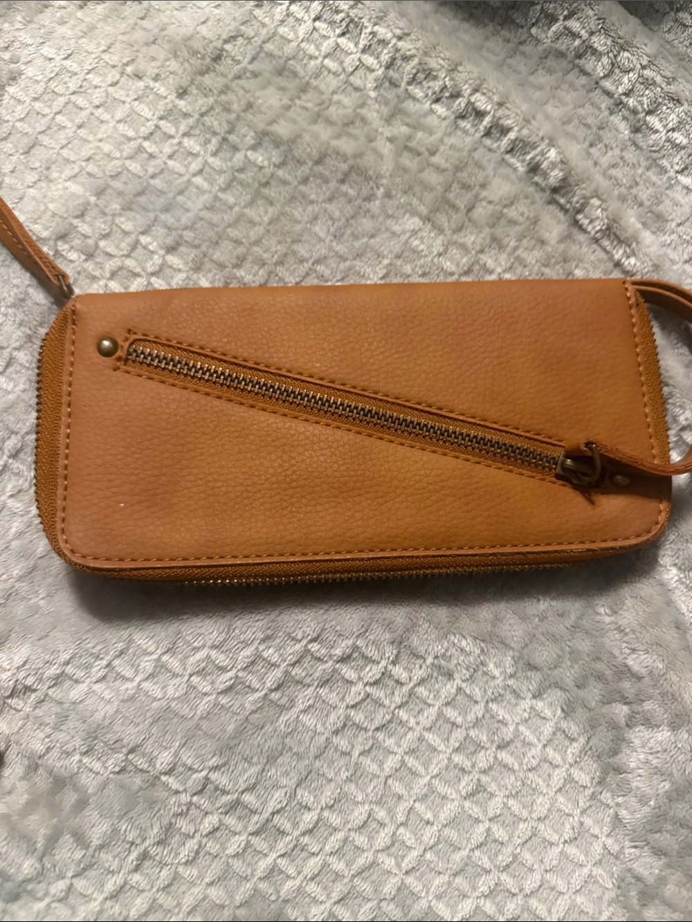 New Free people distressed Tan Leather Wristlet Wallet - Sleek Zip Detail